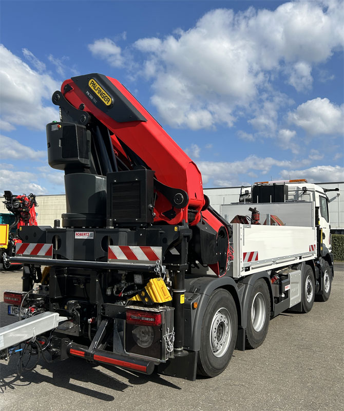 Offene Pritsche mit Palfinger PK580TEC Ladekran