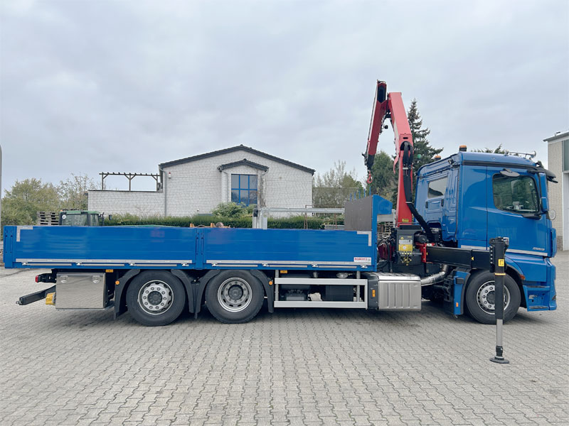 Pritsche mit PALFINGER Frontkran