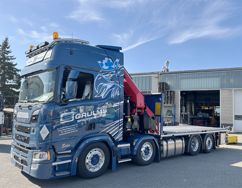 Scania 4-Achser mit offener Pritsche und Palfinger PK580TEC