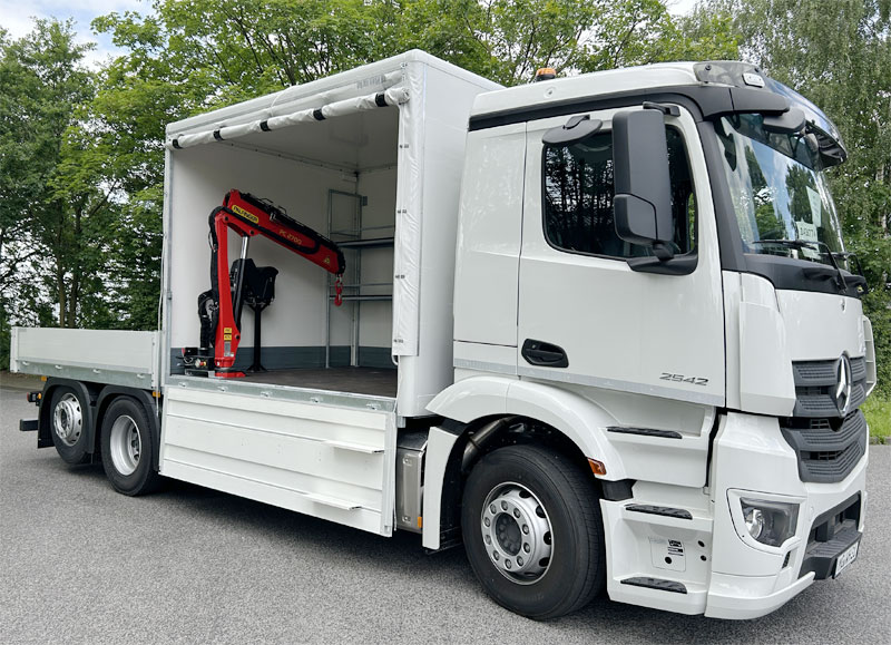 KFZ Sonderaufbau mit Kofferaufbau und kurzer Pritsche